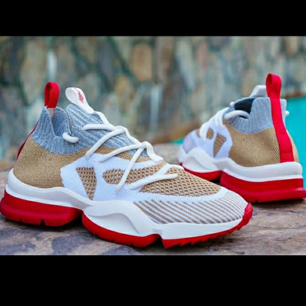 SIA Collective CV 0.02 men's size 13